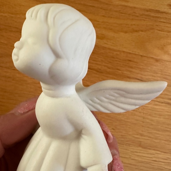 Vintage Giftco Kissing Angels White Bisque Porcelain Figurines in Box - Picture 10 of 16